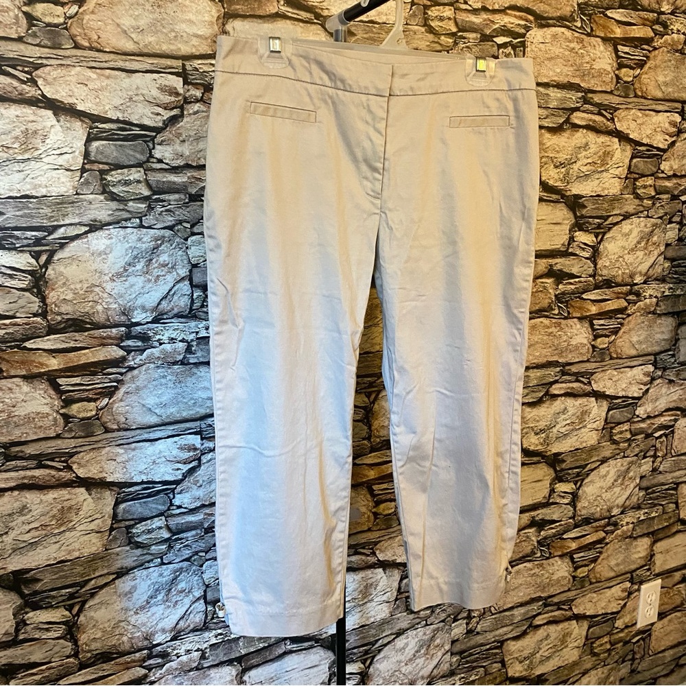 Capris. Very Slimming.